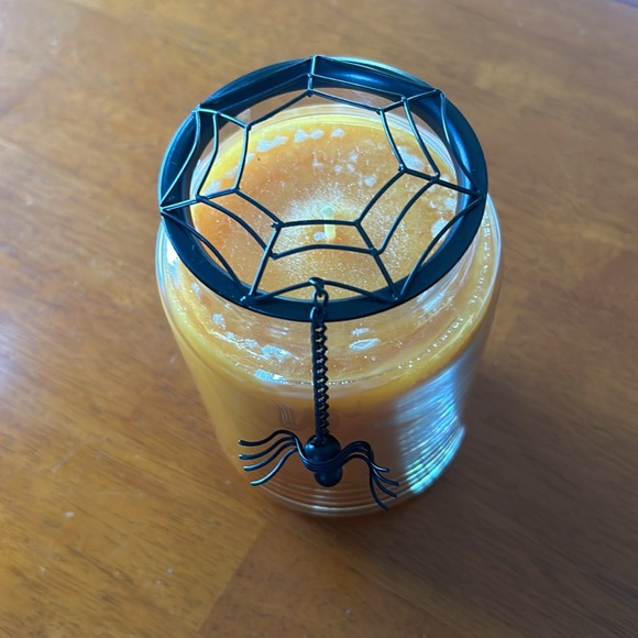Yankee Candle Halloween Illuma-lid Metal Topper Spider Web -Hanging Spider chain - Picture 5 of 6